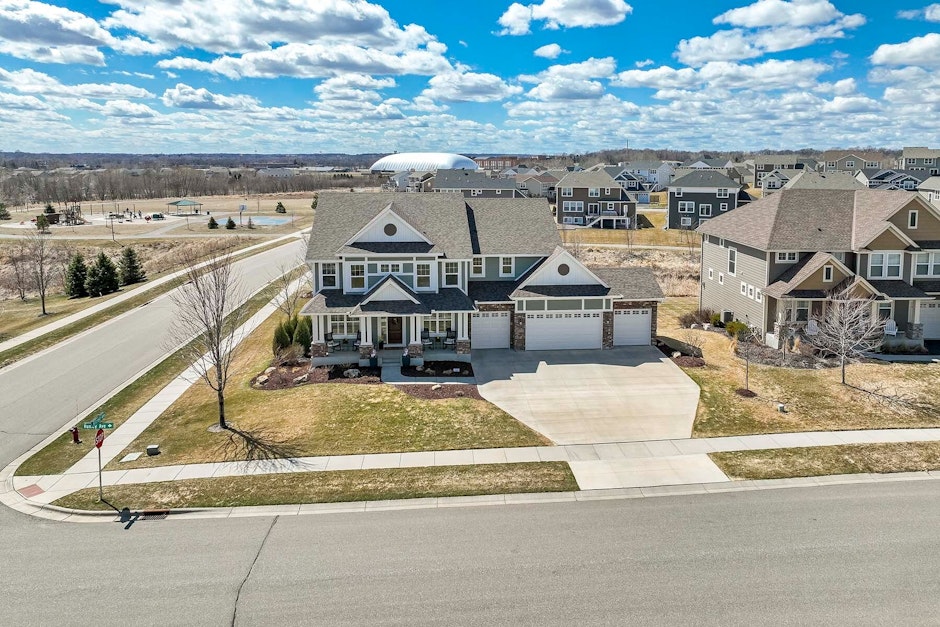 19373 Huxley Avenue, Lakeville, MN 55044, Presented by Ryan Custodio